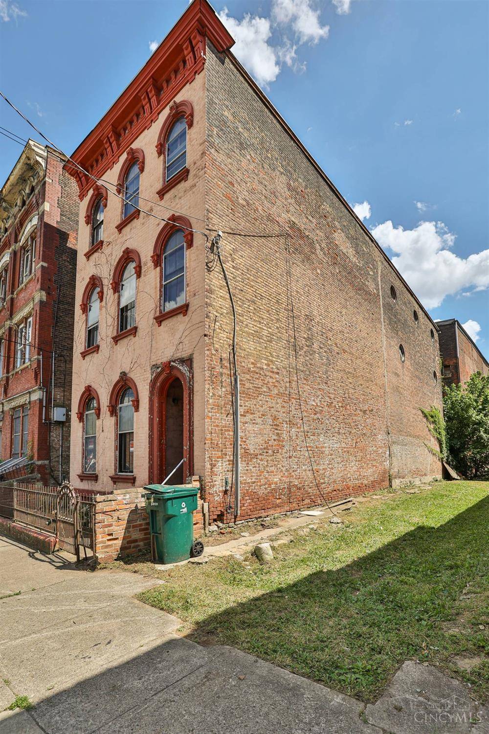 Cincinnati, OH 45214,819 Findlay St