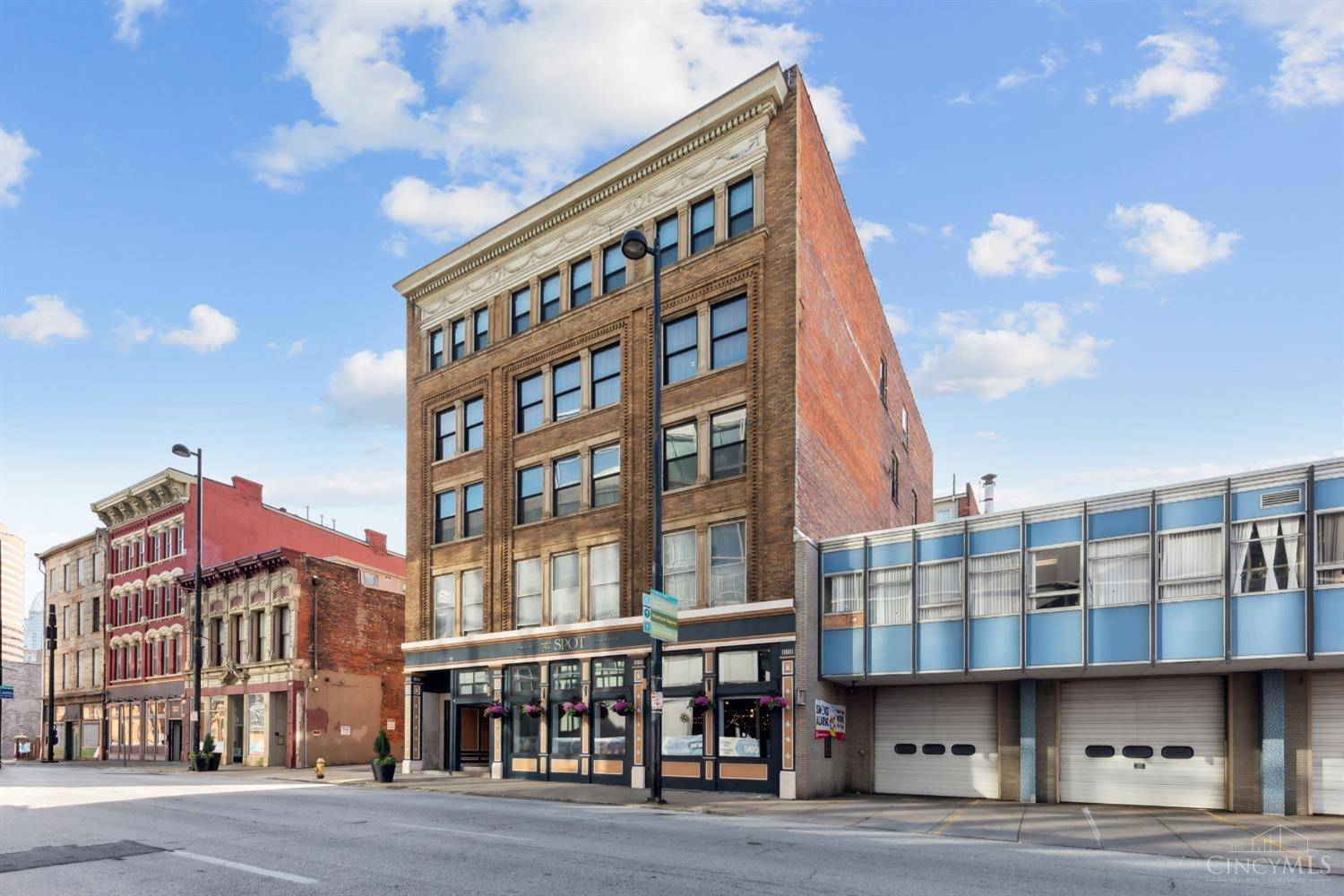 Cincinnati, OH 45202,335 W Fifth St #204