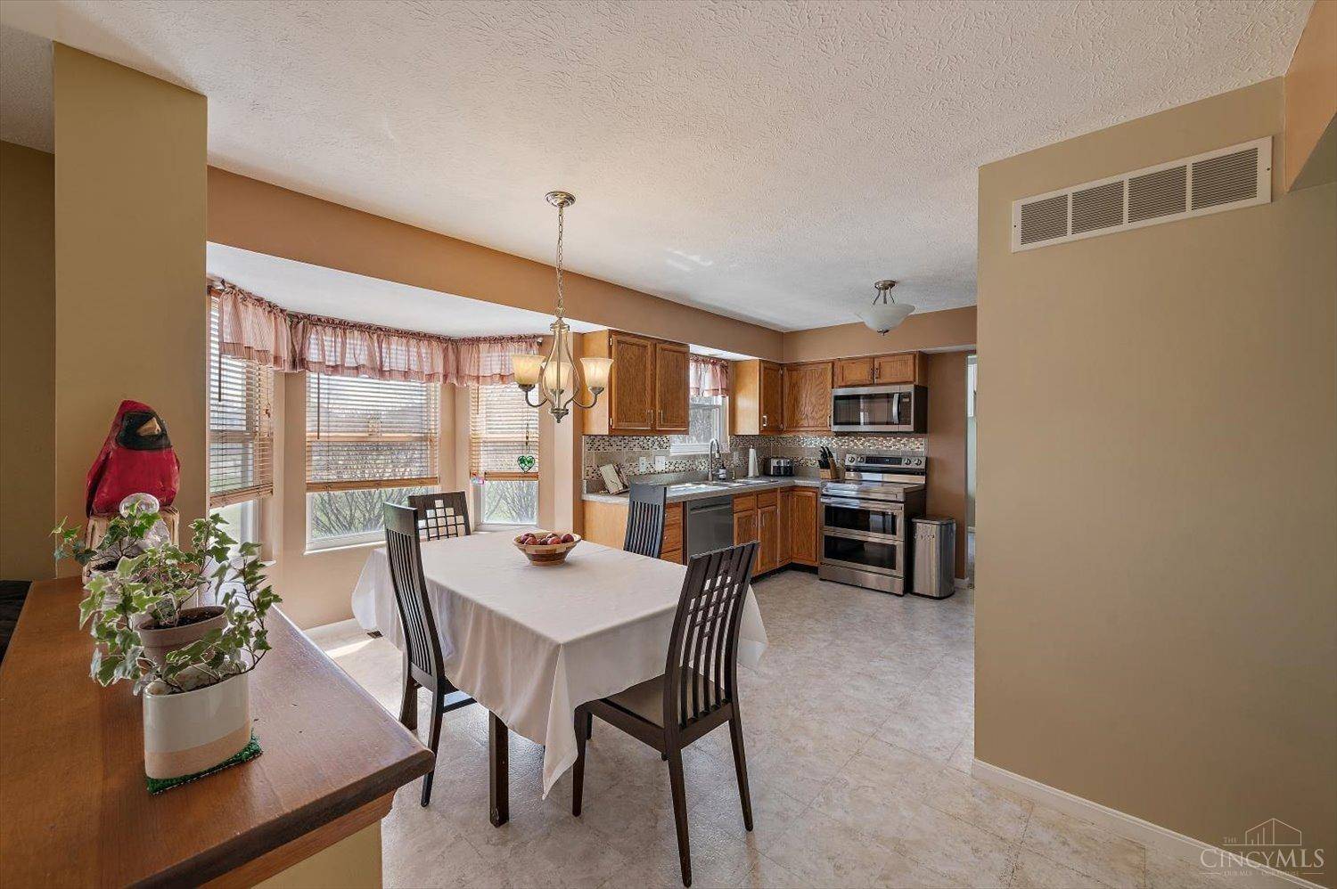 West Chester, OH 45069,8136 Surrey Brook Ln