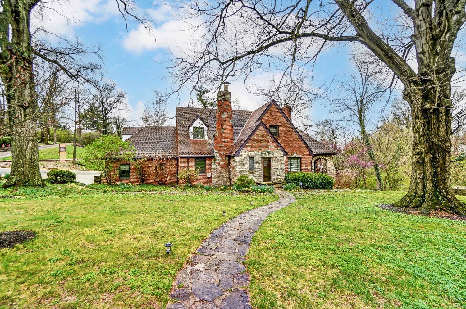 Cincinnati, OH 45220,3901 N Cliff Ln