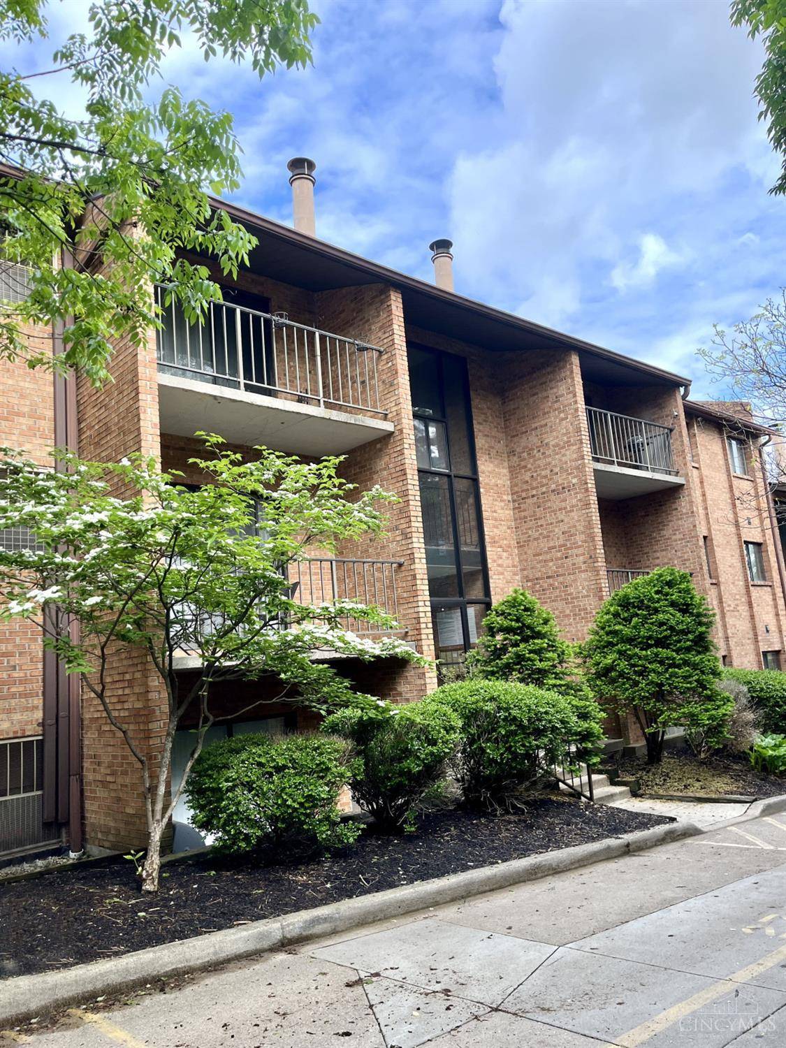 Cincinnati, OH 45220,522 Riddle Rd #24