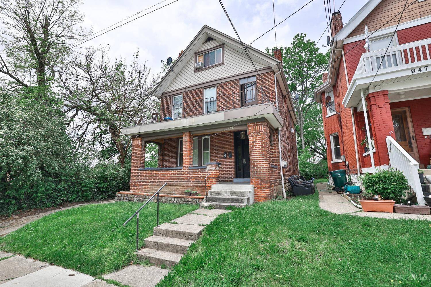 Cincinnati, OH 45205,945 Oakland Ave