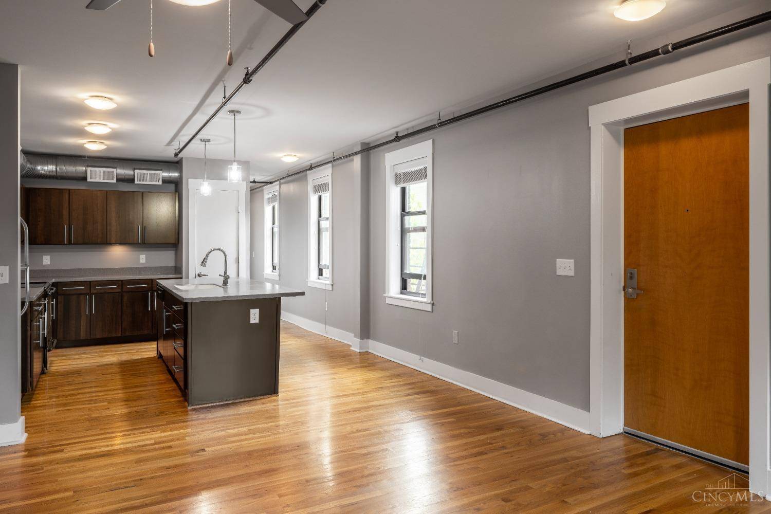 Cincinnati, OH 45202,1412 Republic St #301