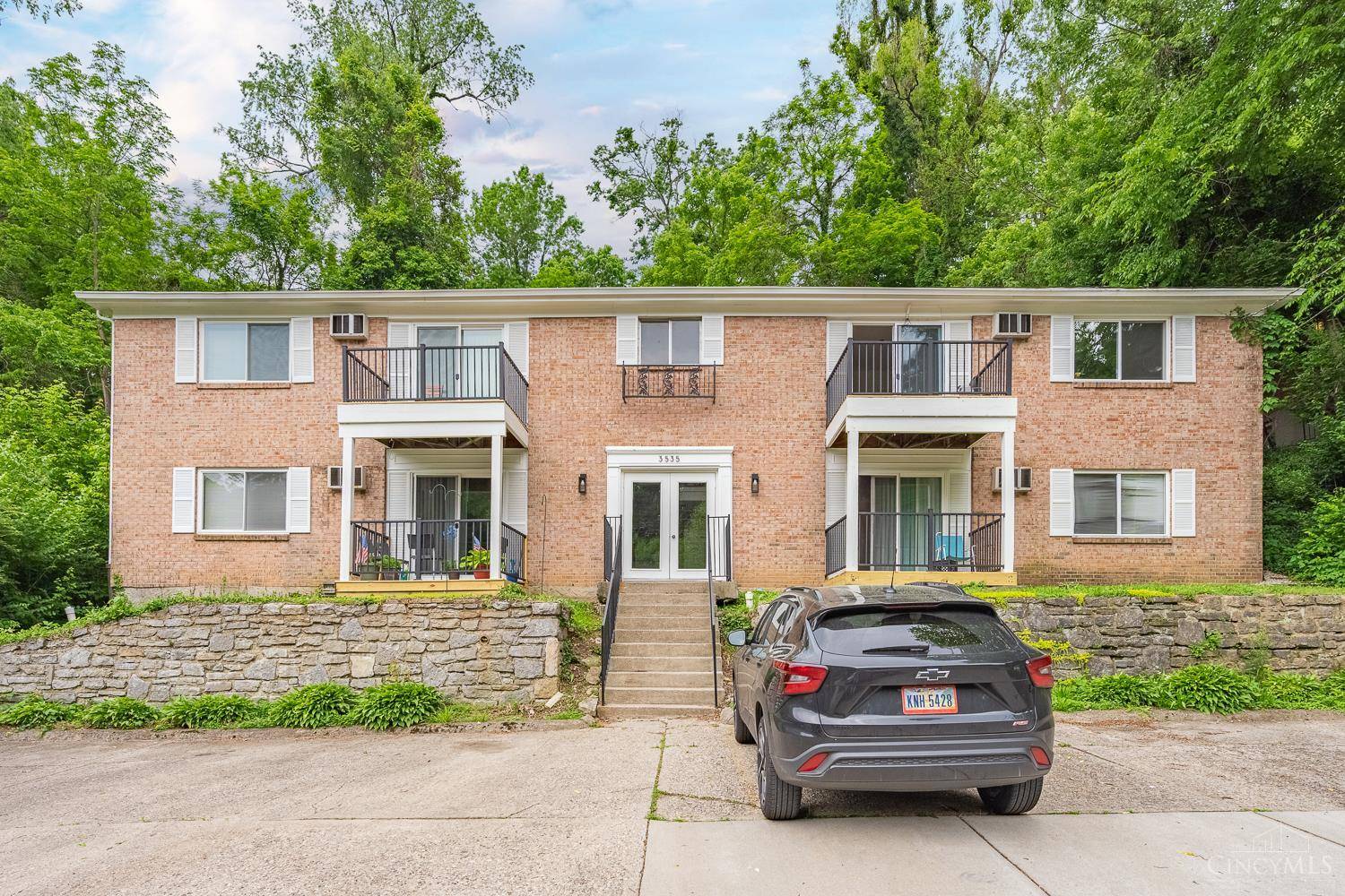 Cincinnati, OH 45226,3535 Linwood Ave