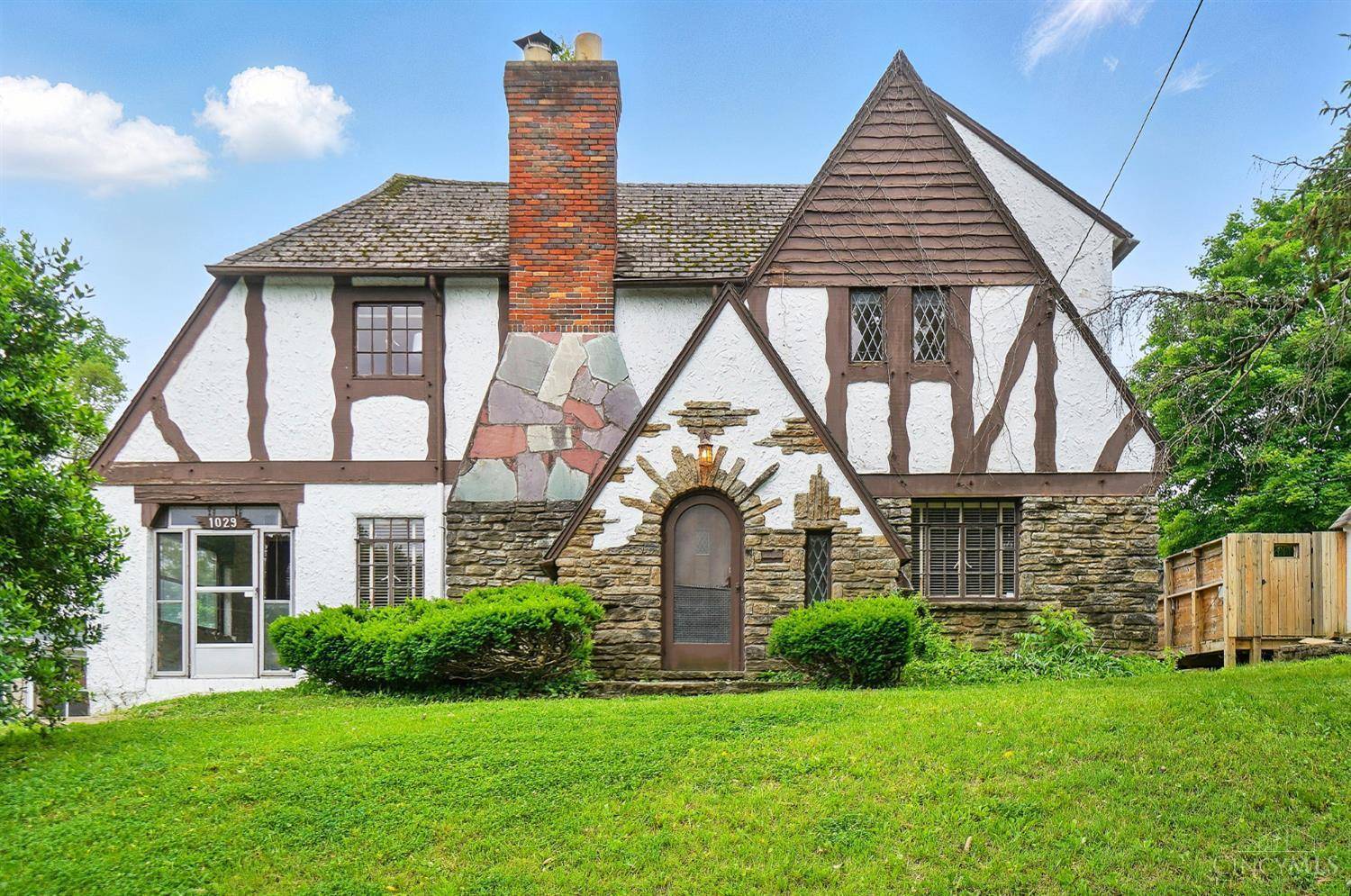 Cincinnati, OH 45229,1029 Egan Hills Dr