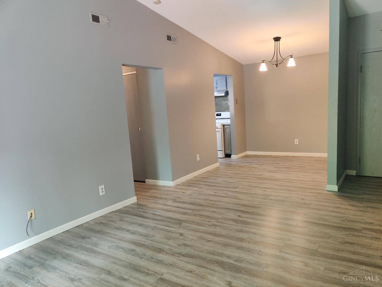 Cincinnati, OH 45220,521 W Martin Luther King Dr #29