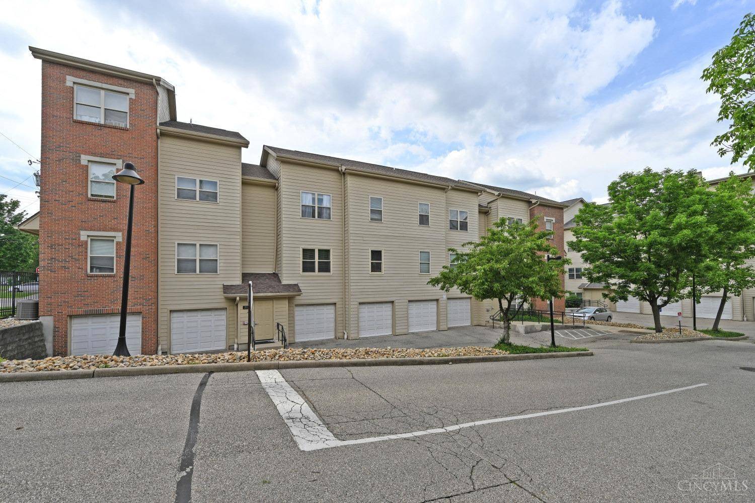 Cincinnati, OH 45219,2822 Eden Ave #4B