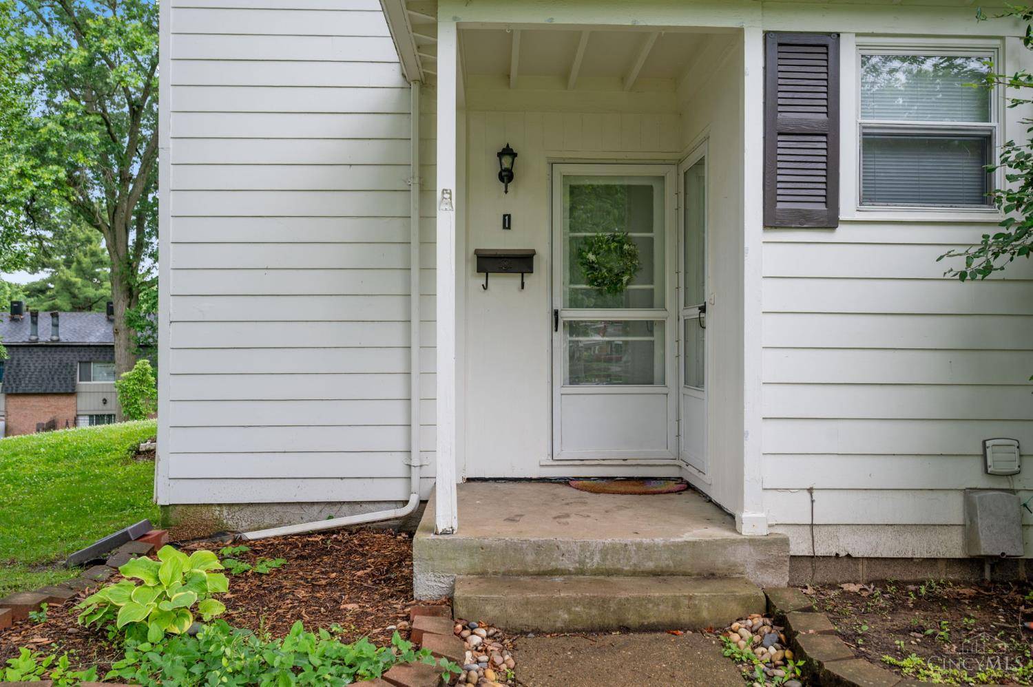Greenhills, OH 45218,1 Dewitt St