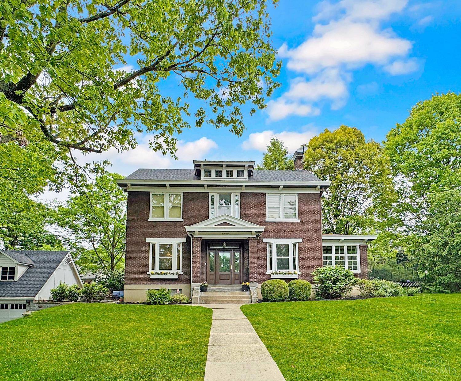 Cincinnati, OH 45208,3290 Observatory Ave
