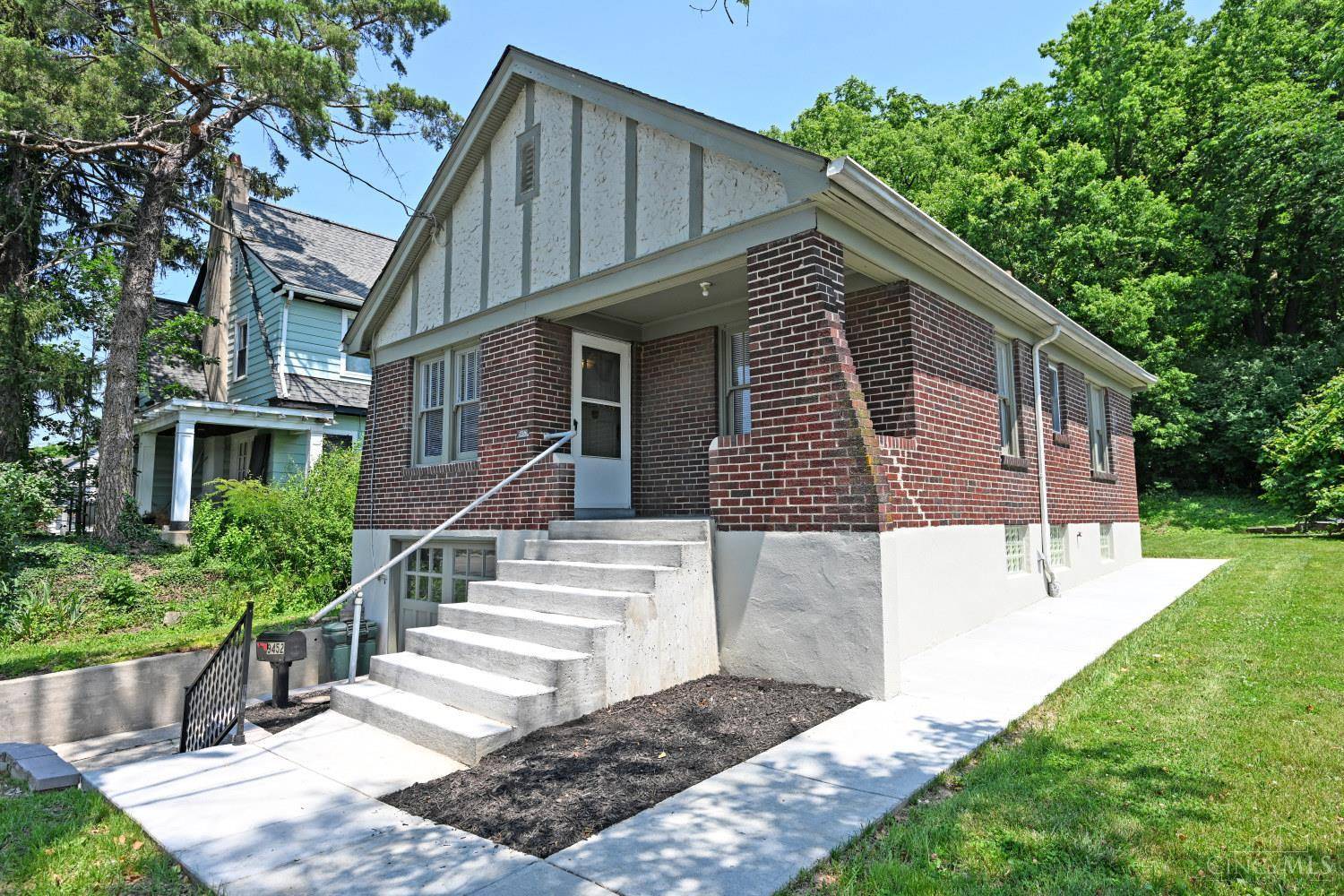Reading, OH 45215,9452 Reading Rd