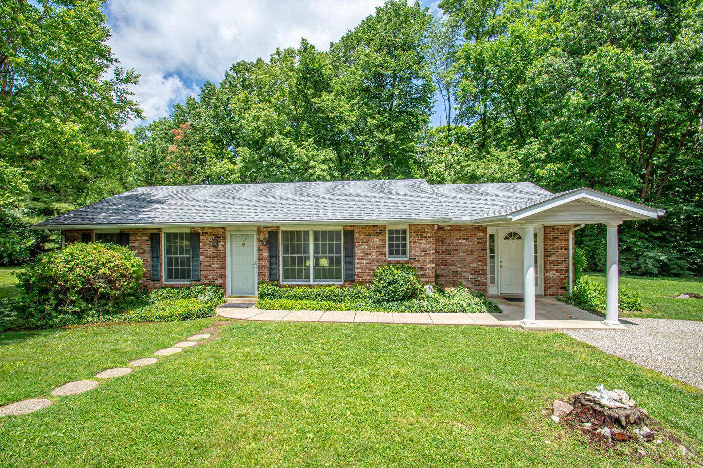 Eaton, OH 45320,809 Lakengren Dr
