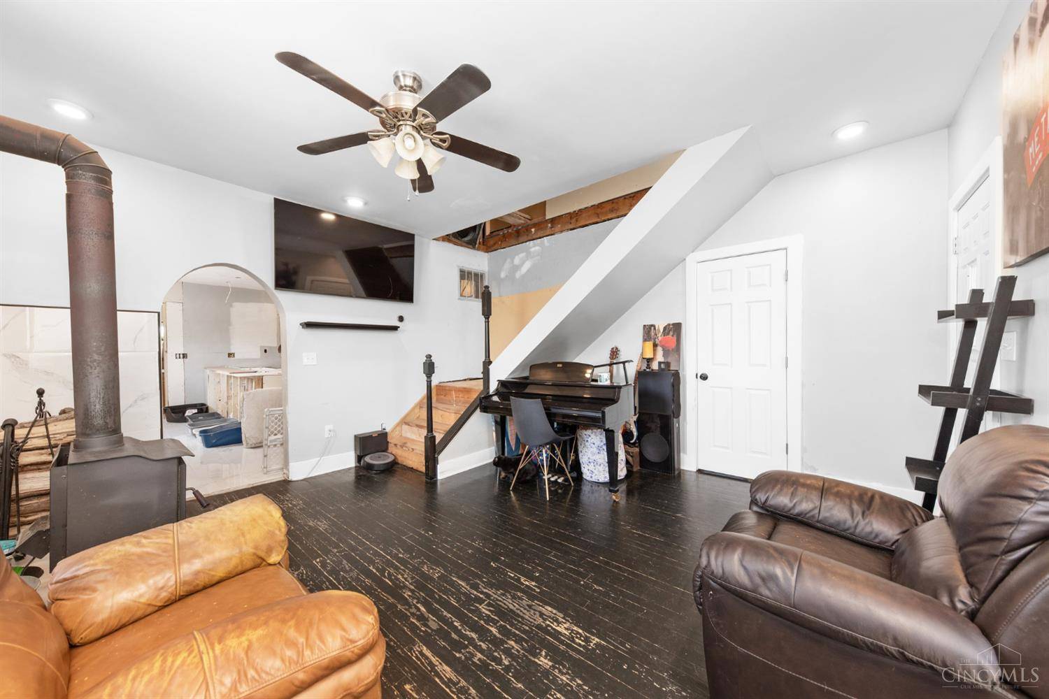Mowrystown, OH 45133,24 N High St