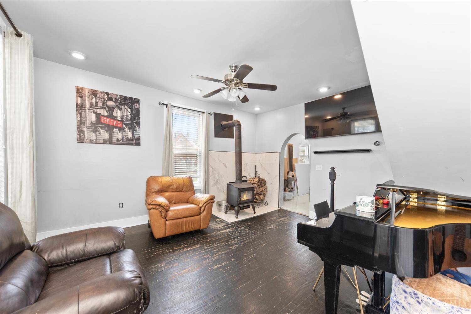 Mowrystown, OH 45133,24 N High St