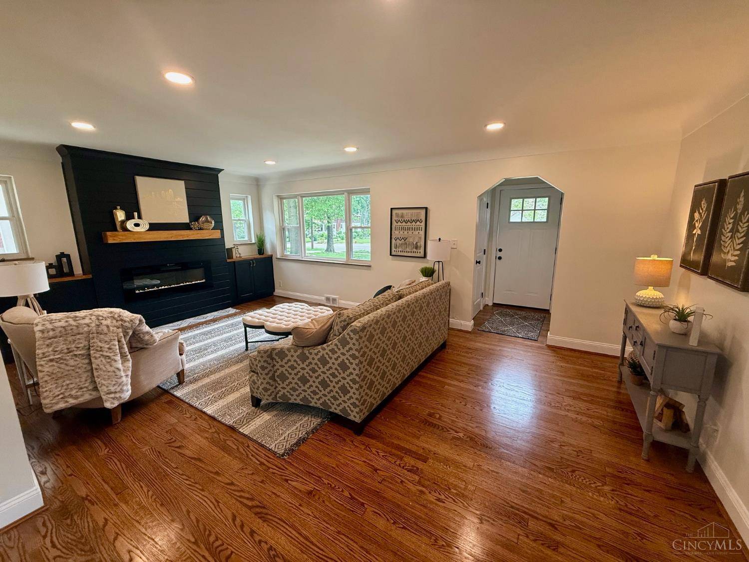 Glendale, OH 45246,350 E Sharon Rd