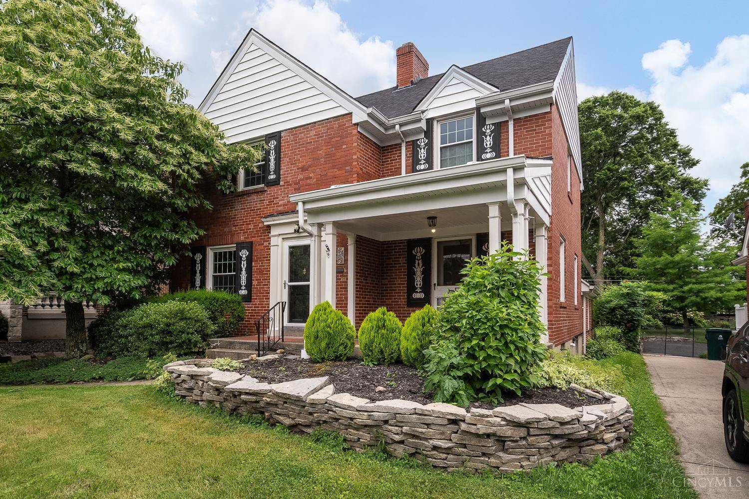 Cincinnati, OH 45209,3827 Drakewood Dr