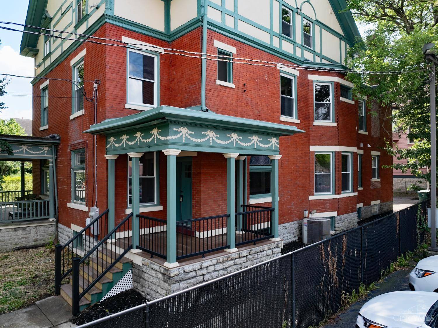 Cincinnati, OH 45206,2369 Park Ave