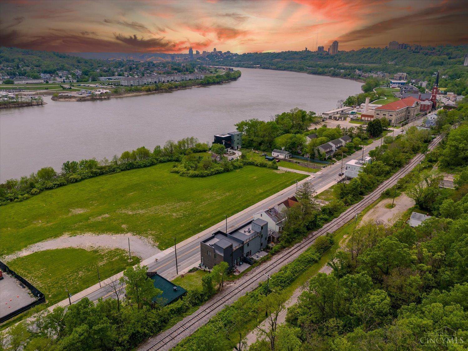 Cincinnati, OH 45202,2636 Riverside Dr