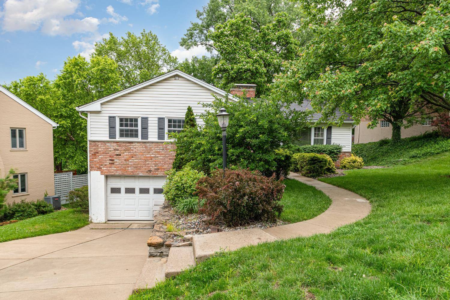 Cincinnati, OH 45220,1034 Clifton Hills Ave