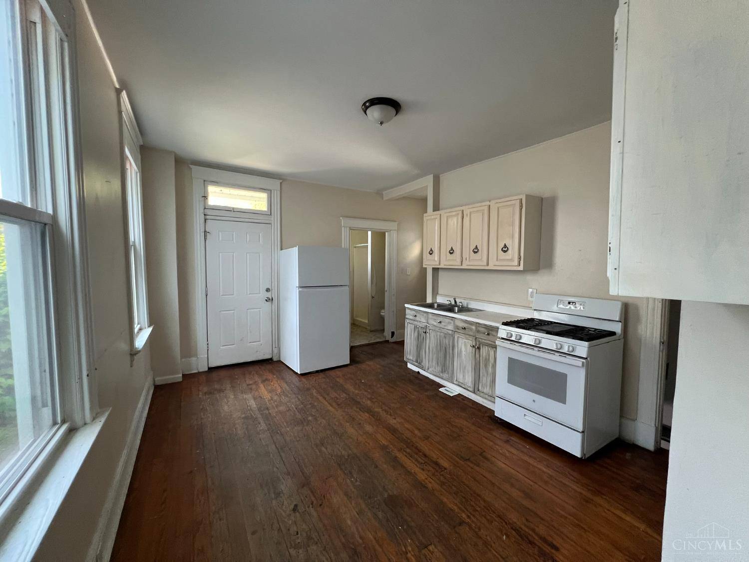 Cincinnati, OH 45216,203 W 69th St