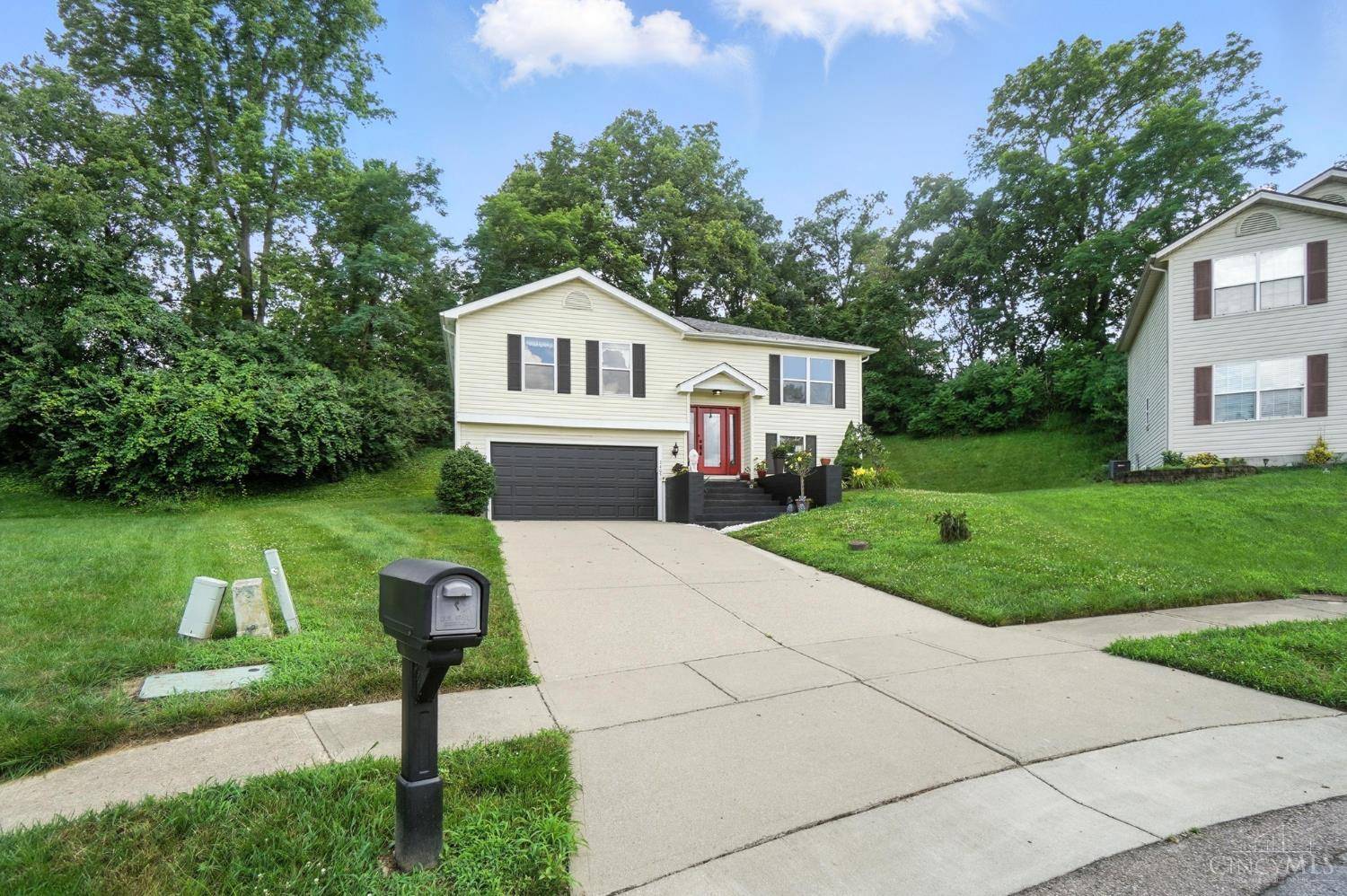 West Chester, OH 45069,7405 Shady Knoll Cir