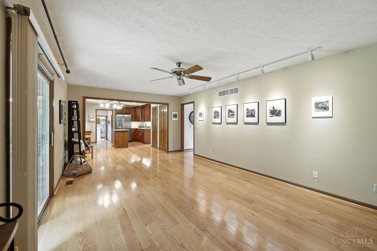 West Chester, OH 45069,7603 Live Oak Dr