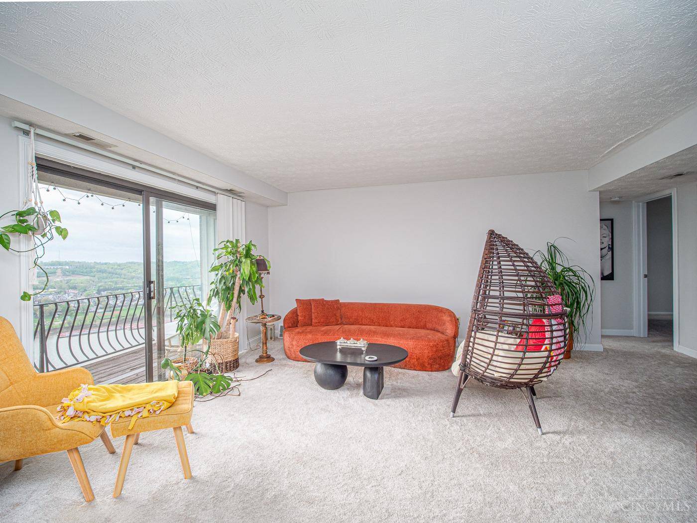 Cincinnati, OH 45205,355 Grand Ave #302