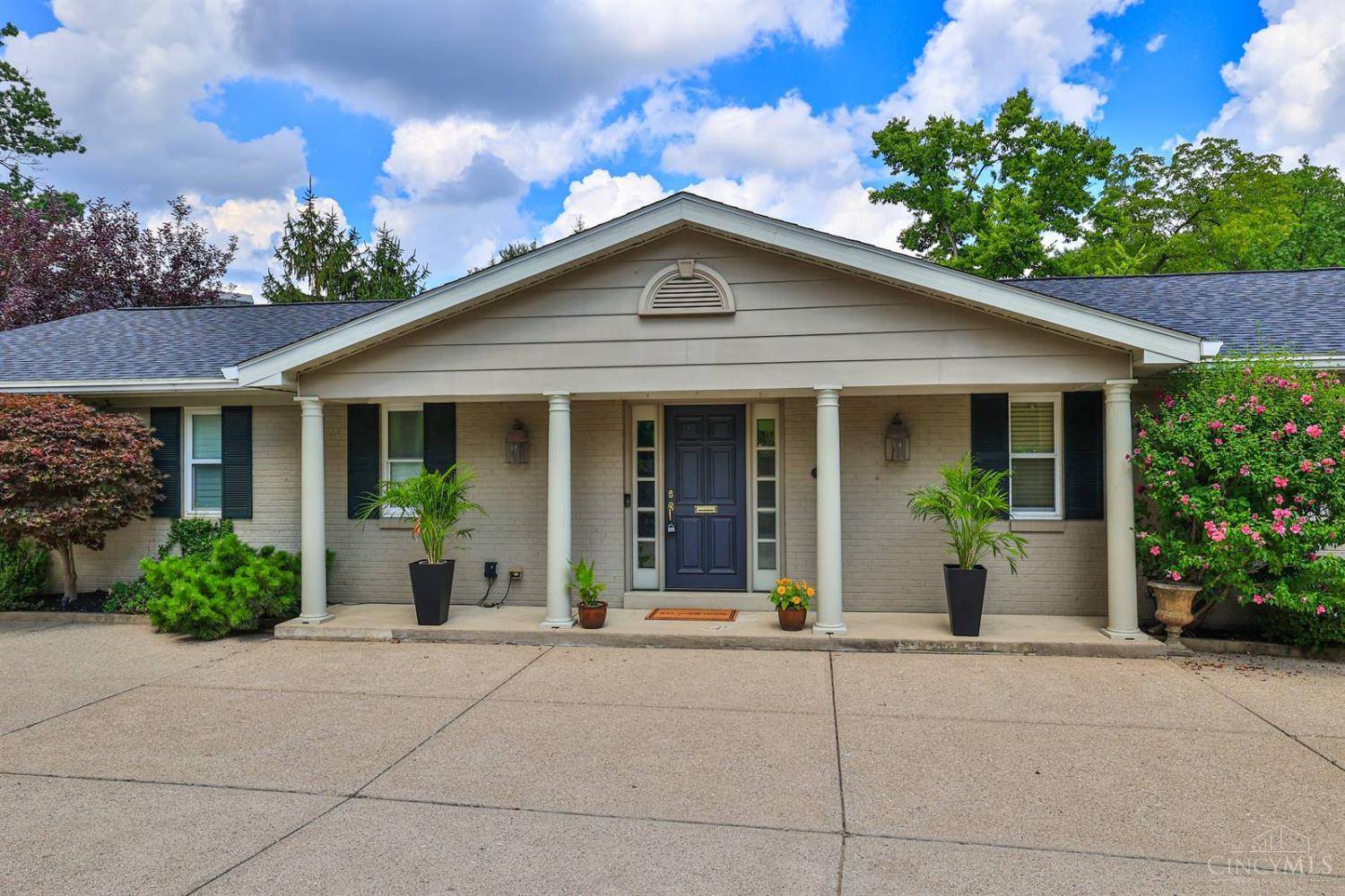 Cincinnati, OH 45208,1138 E Rookwood Dr