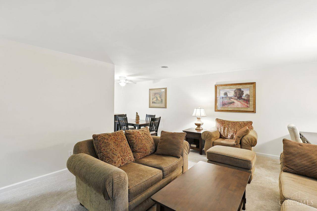 Mariemont, OH 45227,3825 Petoskey Ave #21