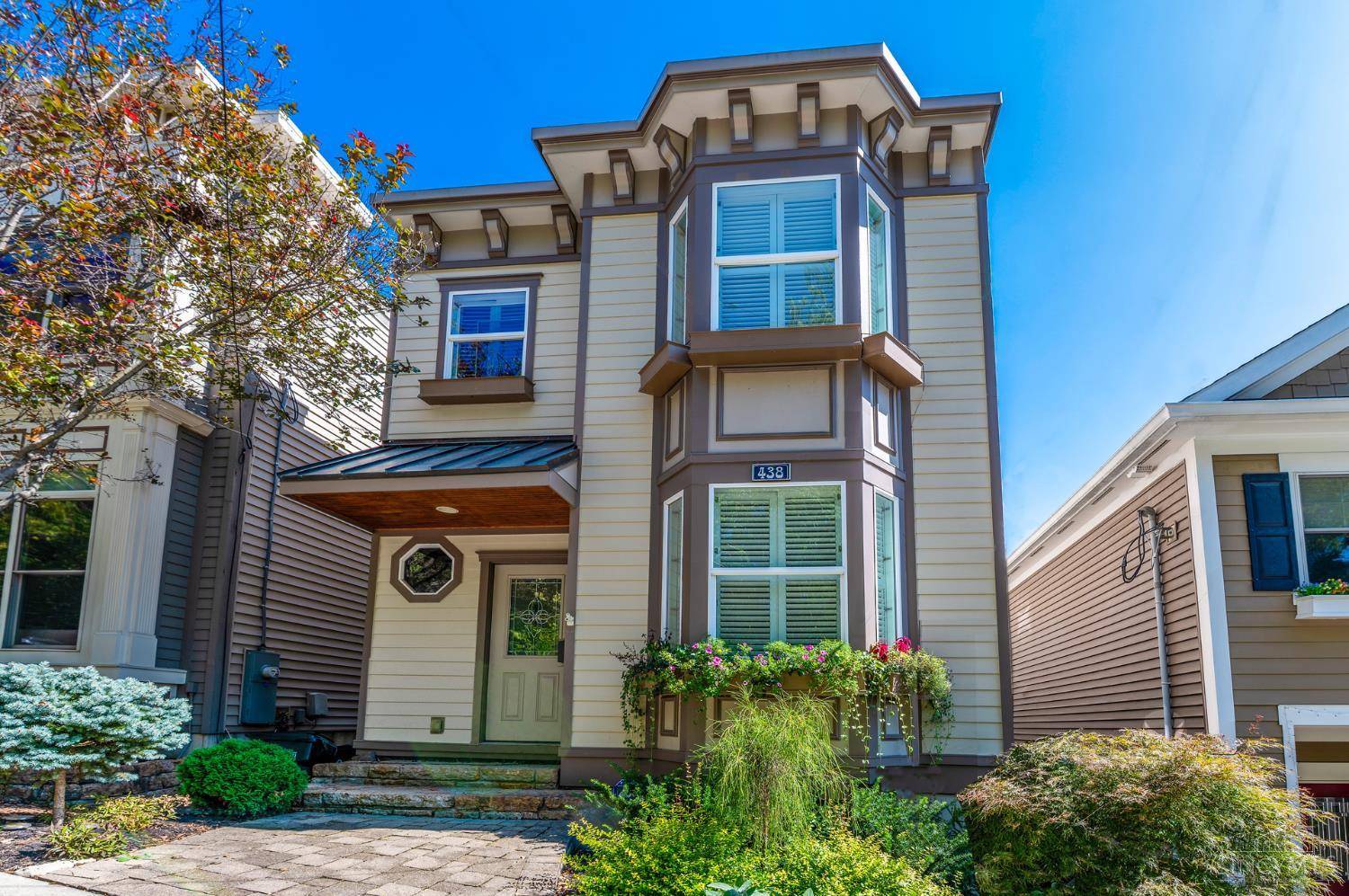 Cincinnati, OH 45226,438 Strafer St