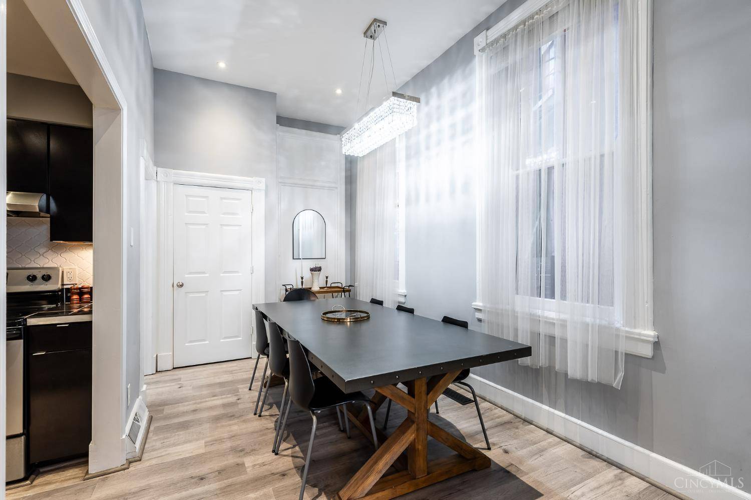 Cincinnati, OH 45202,551 E Thirteenth St #1