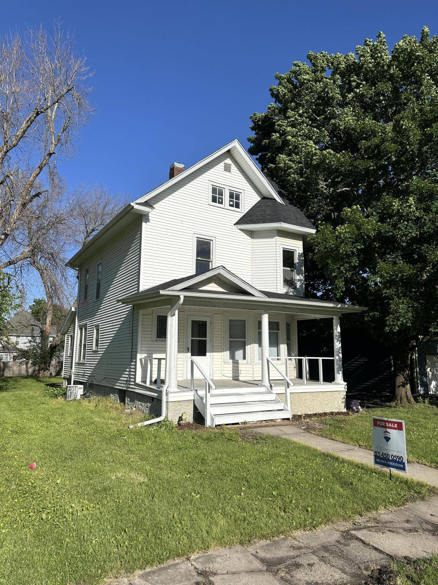 Ellsworth, IA 50075,1822 Desota ST