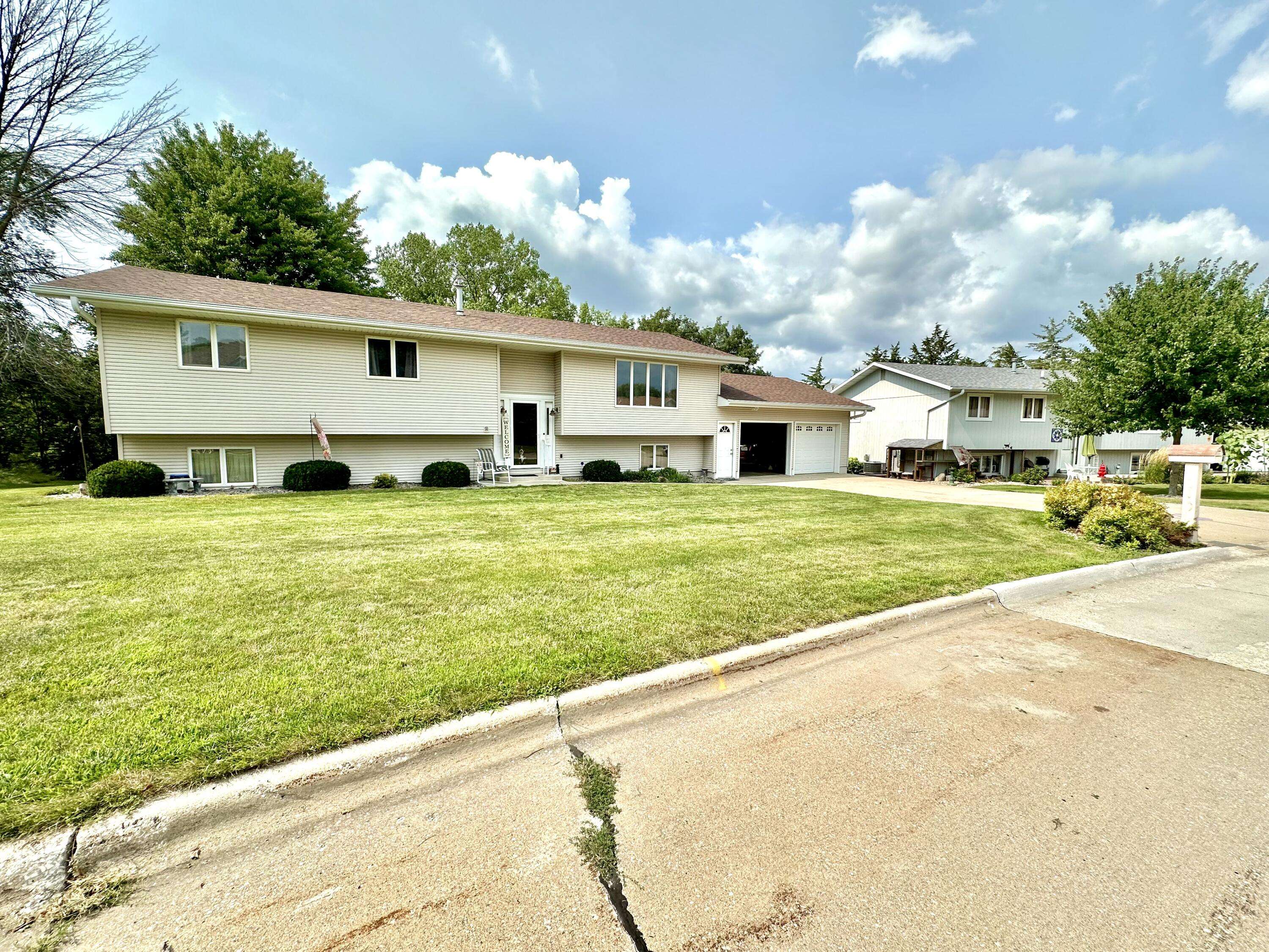 Webster City, IA 50595,1019 N Terrace DR