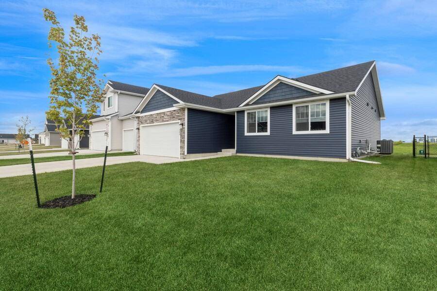 Ankeny, IA 50021,305 NE Country Meadow DR