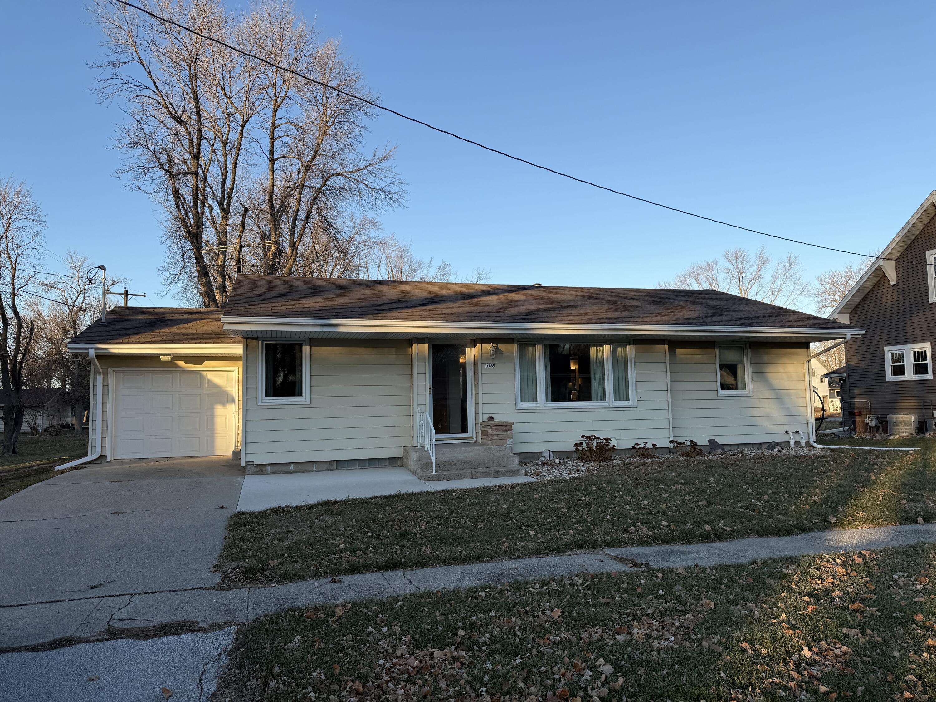 Lytton, IA 50561,308 4th ST