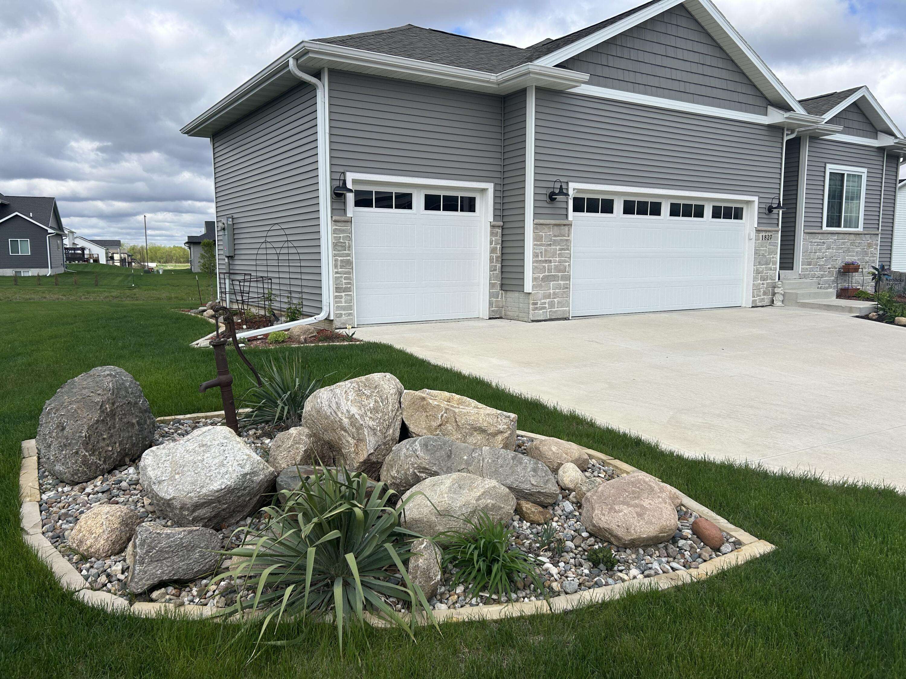 Ames, IA 50010,1827 Ledges DR