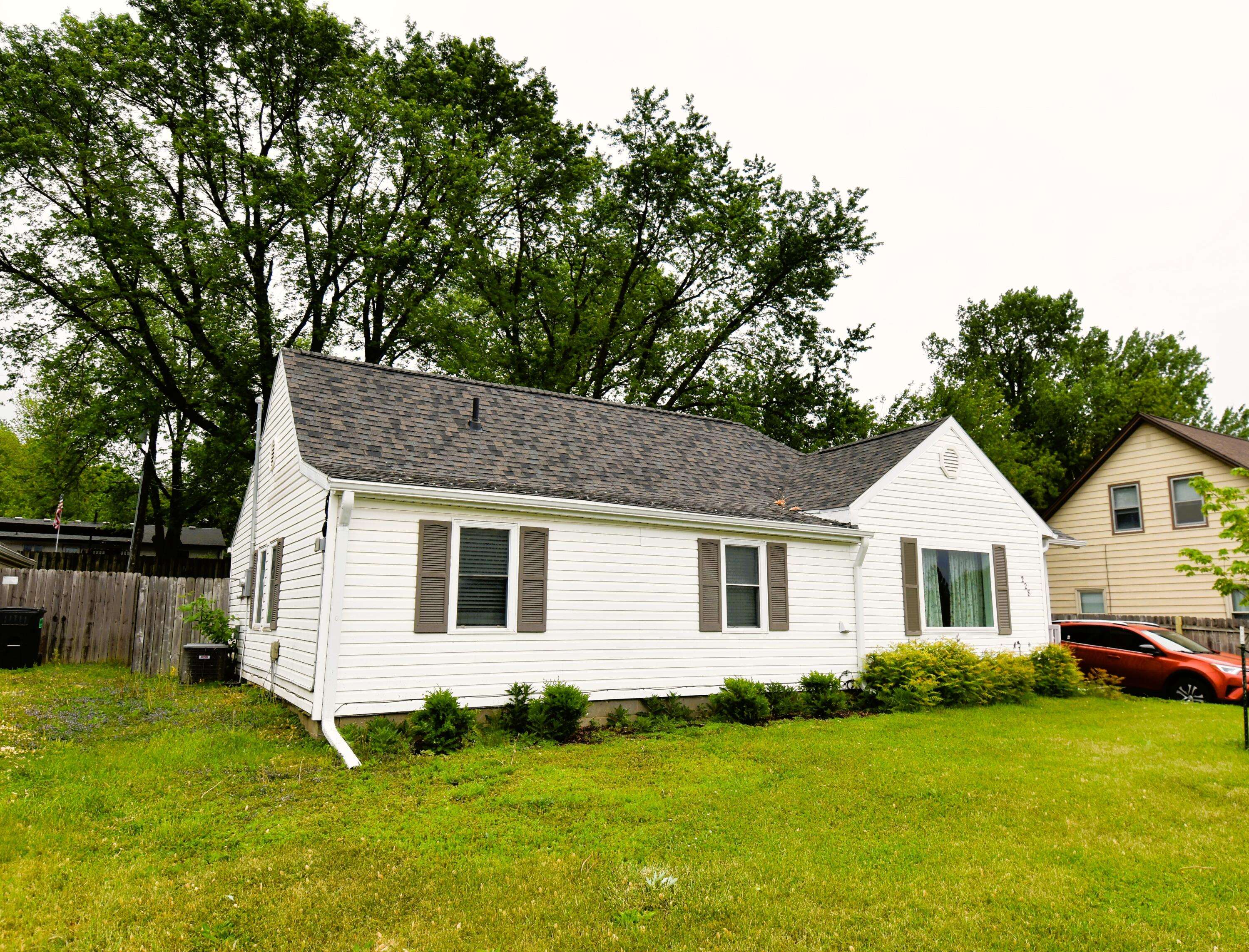 Ames, IA 50014,228 S Dakota AVE