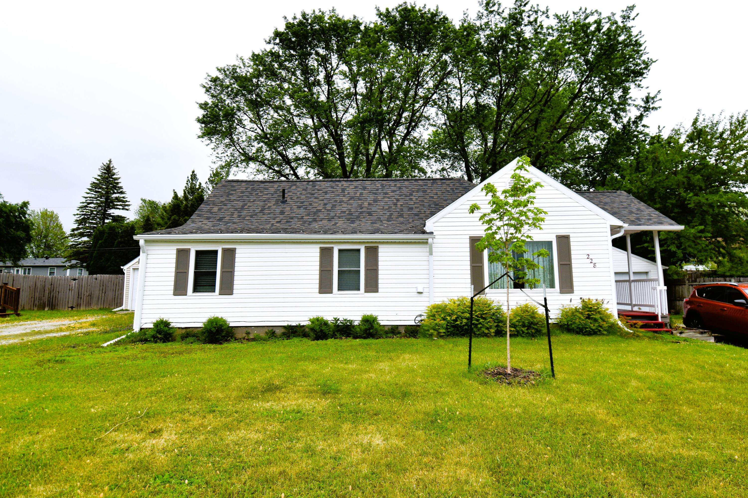 Ames, IA 50014,228 S Dakota AVE