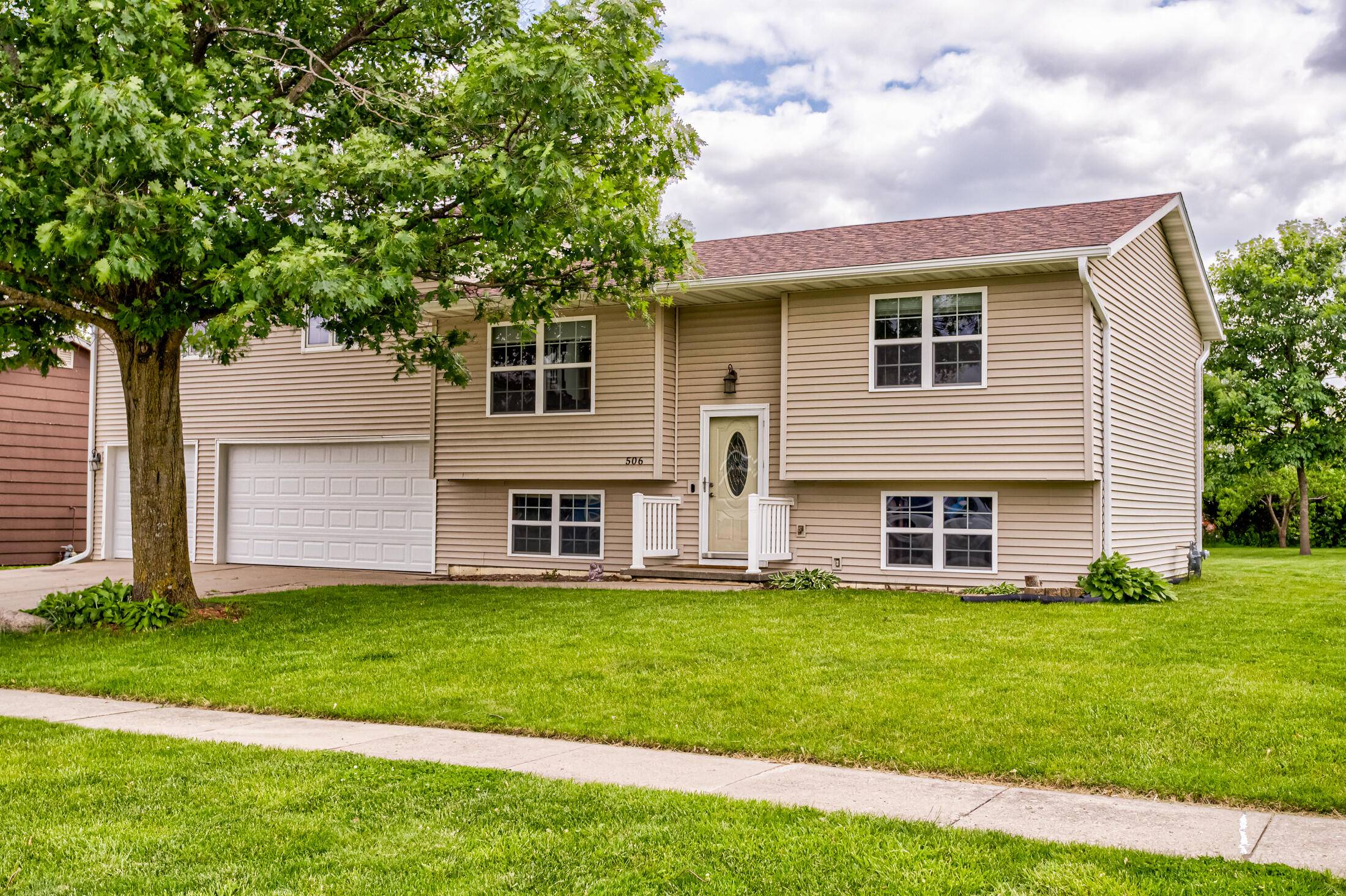 Huxley, IA 50124,506 E 5th ST