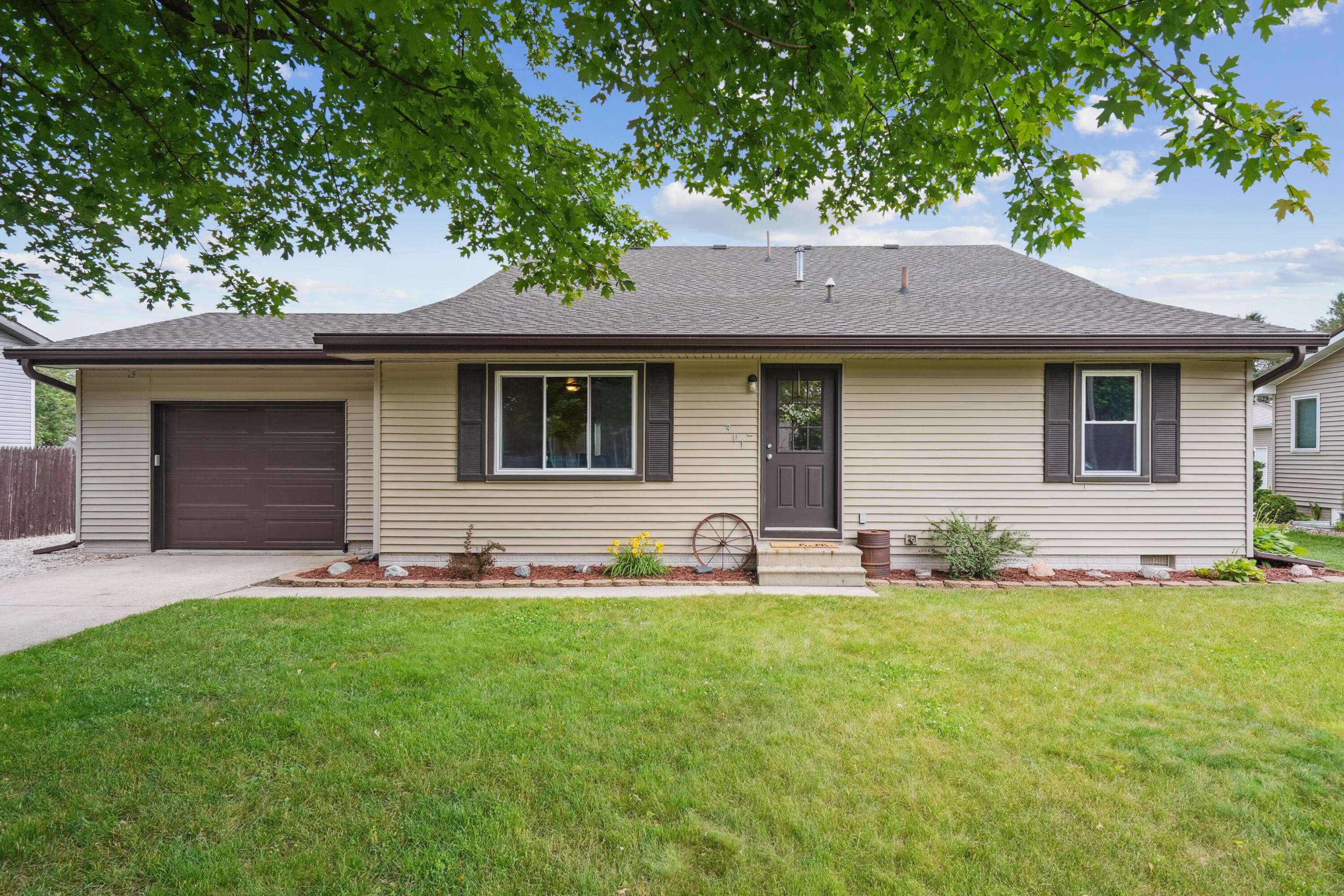 Nevada, IA 50201,301 Maple AVE