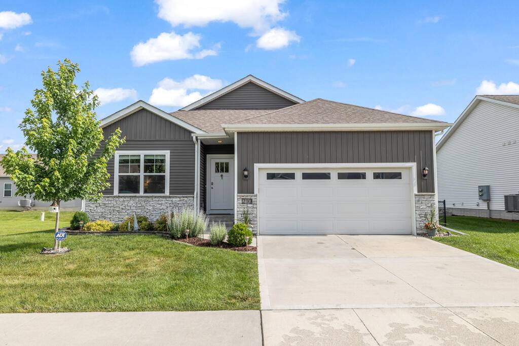 Ankeny, IA 50021,210 SE Willow Run LN