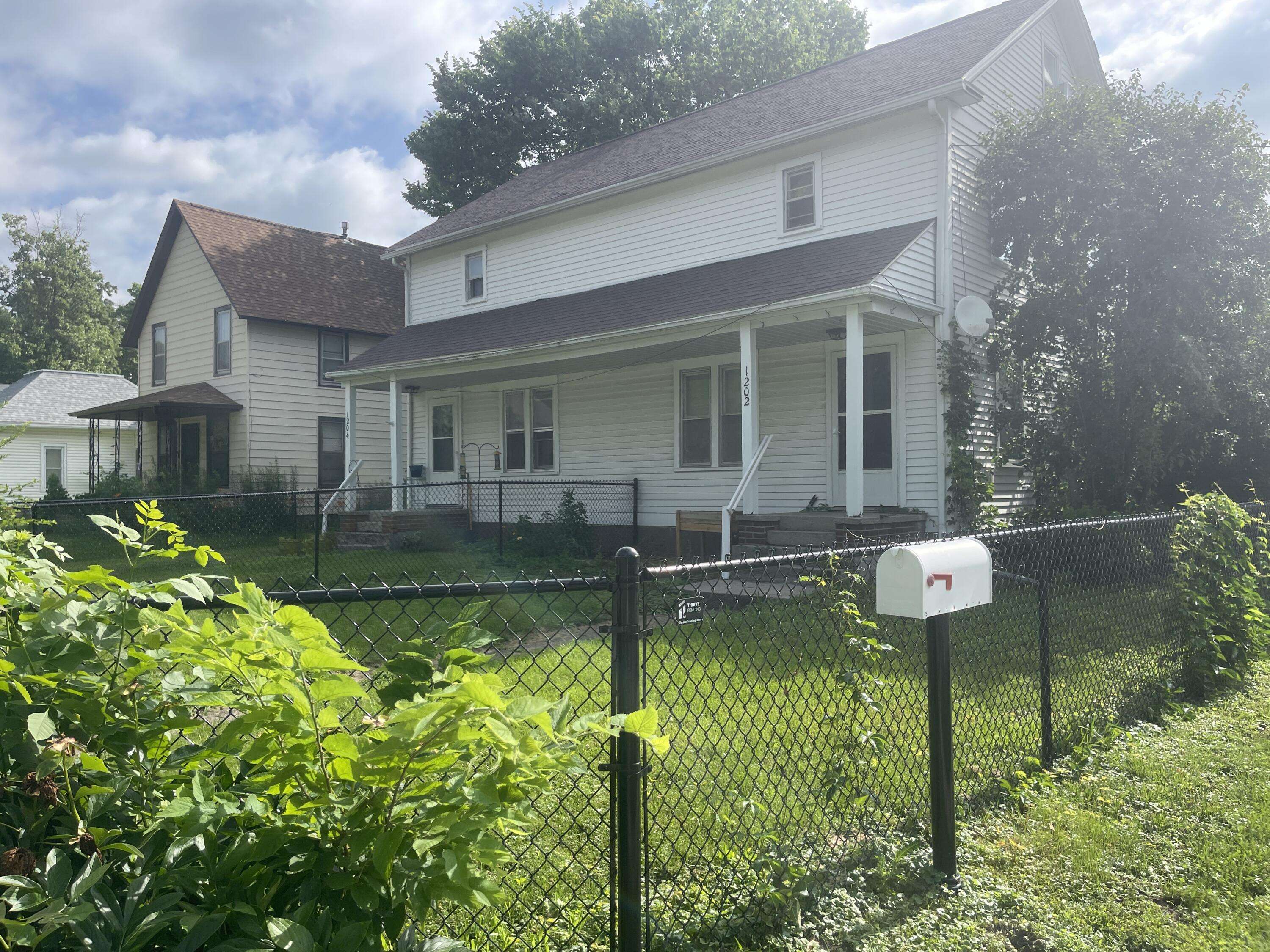 Ames, IA 50010,1202-1204 Burnett AVE