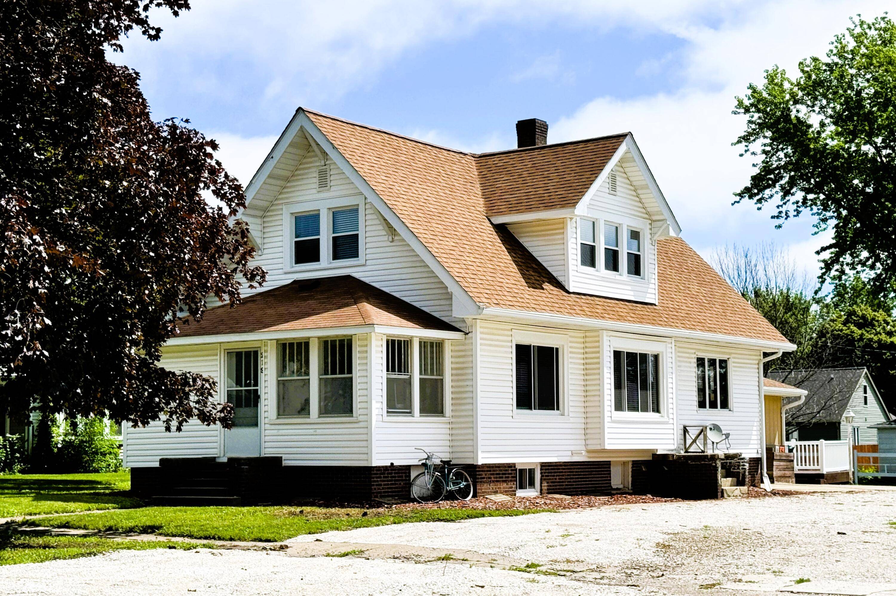 Ogden, IA 50212,219 S 1st ST