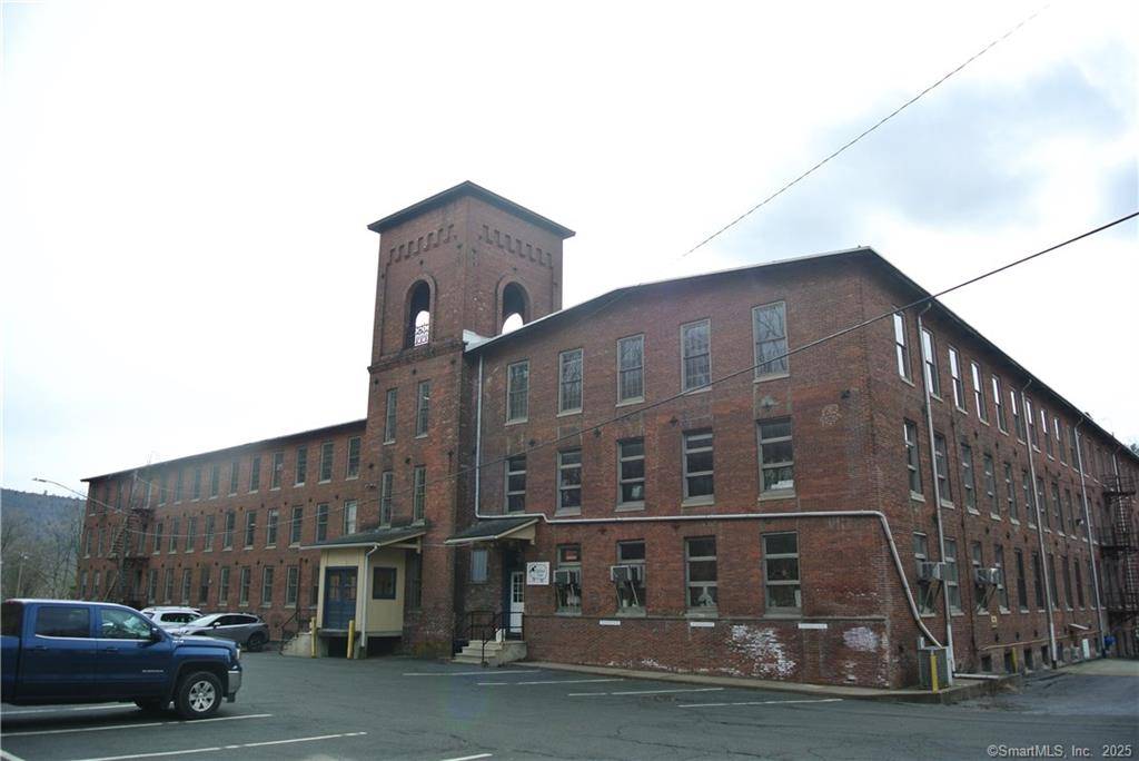 New Hartford, CT 06057,37 Greenwoods Road