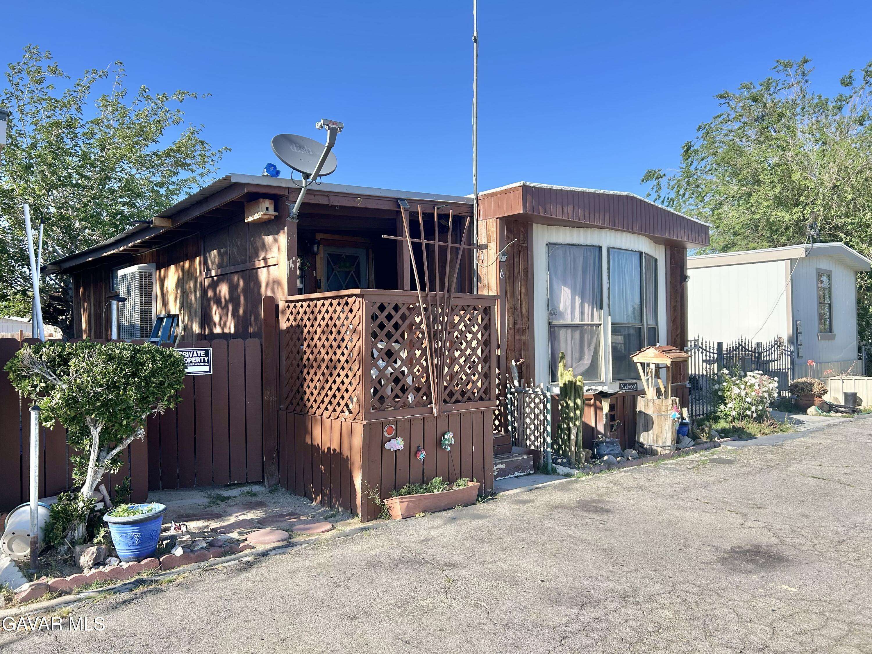 Rosamond, CA 93560,470 W 20th ST #6