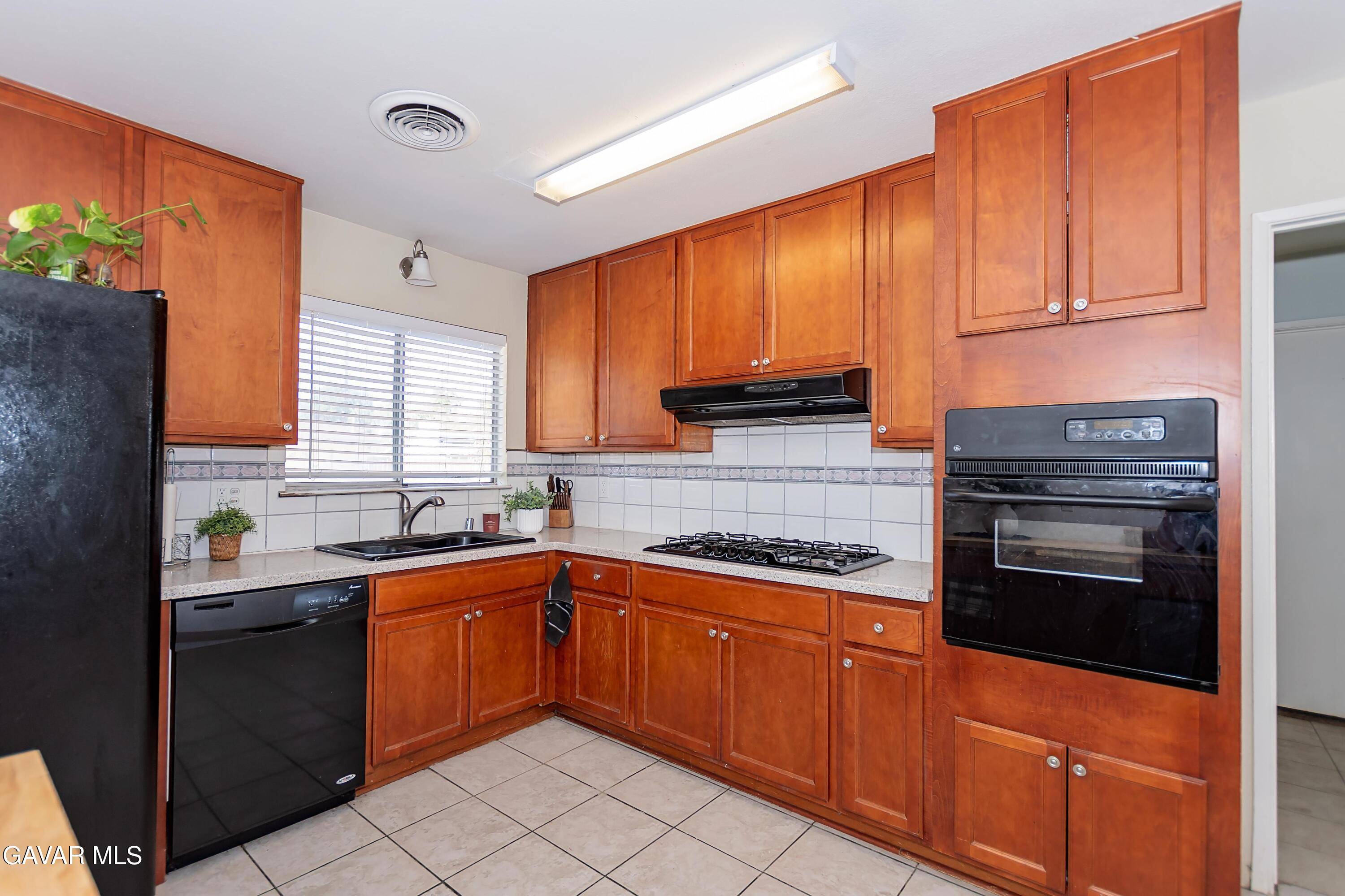 Lancaster, CA 93534,1191 W J11 AVE