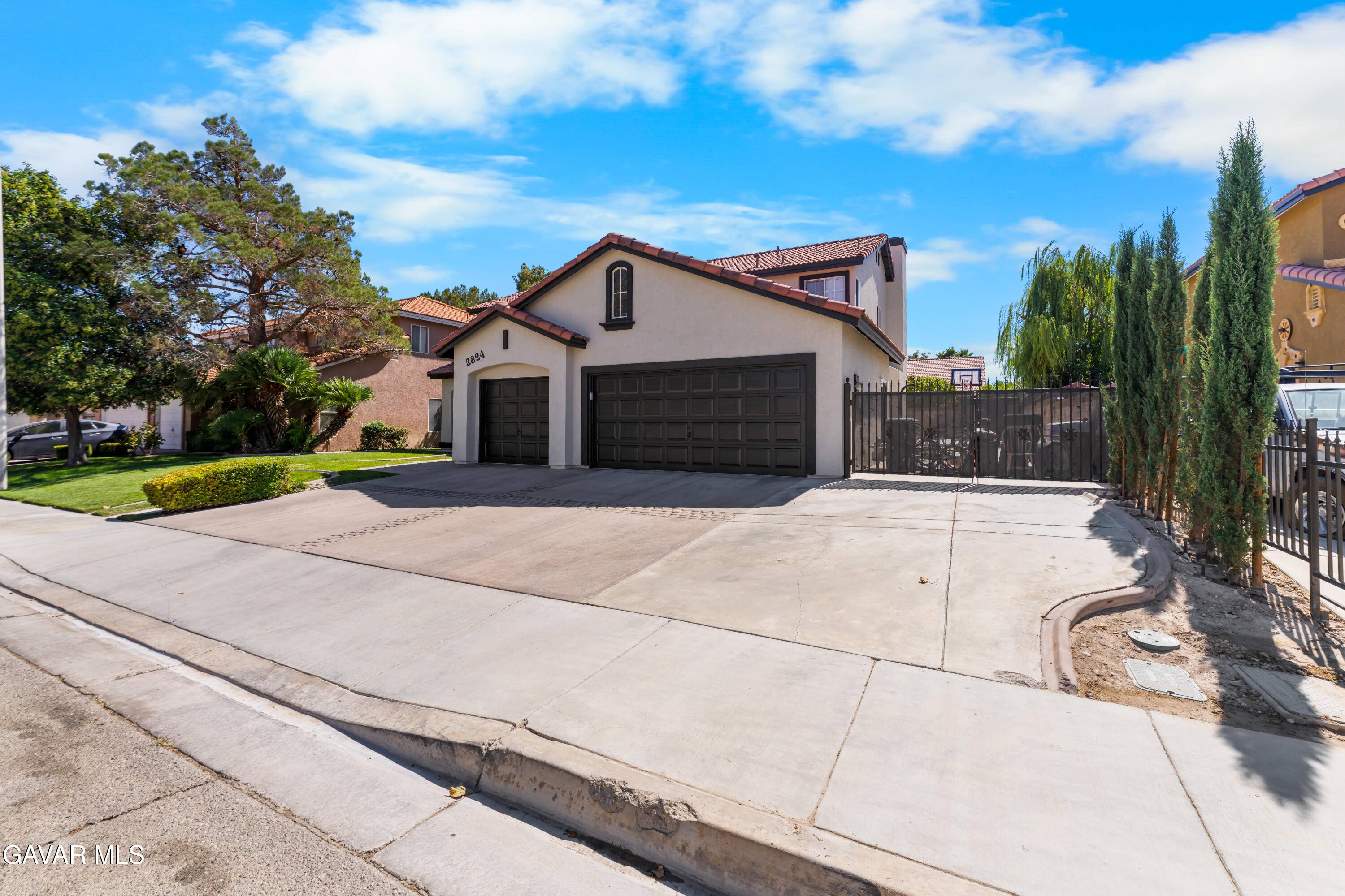 Lancaster, CA 93536,2824 Legends WAY