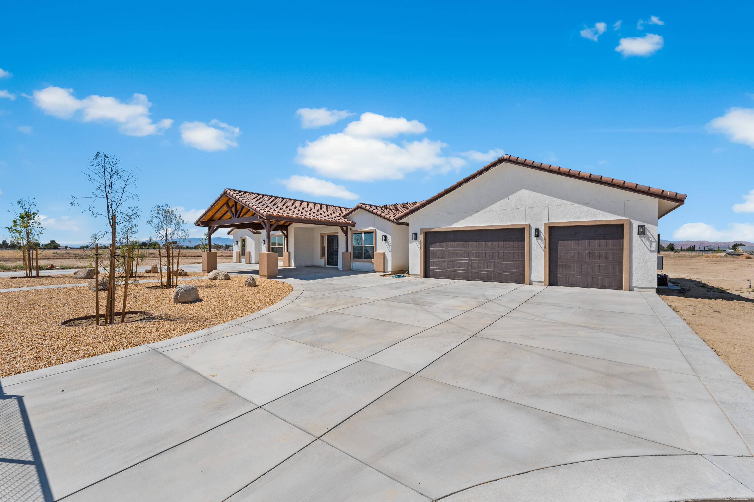 Lancaster, CA 93536,7117 W Ave A 4