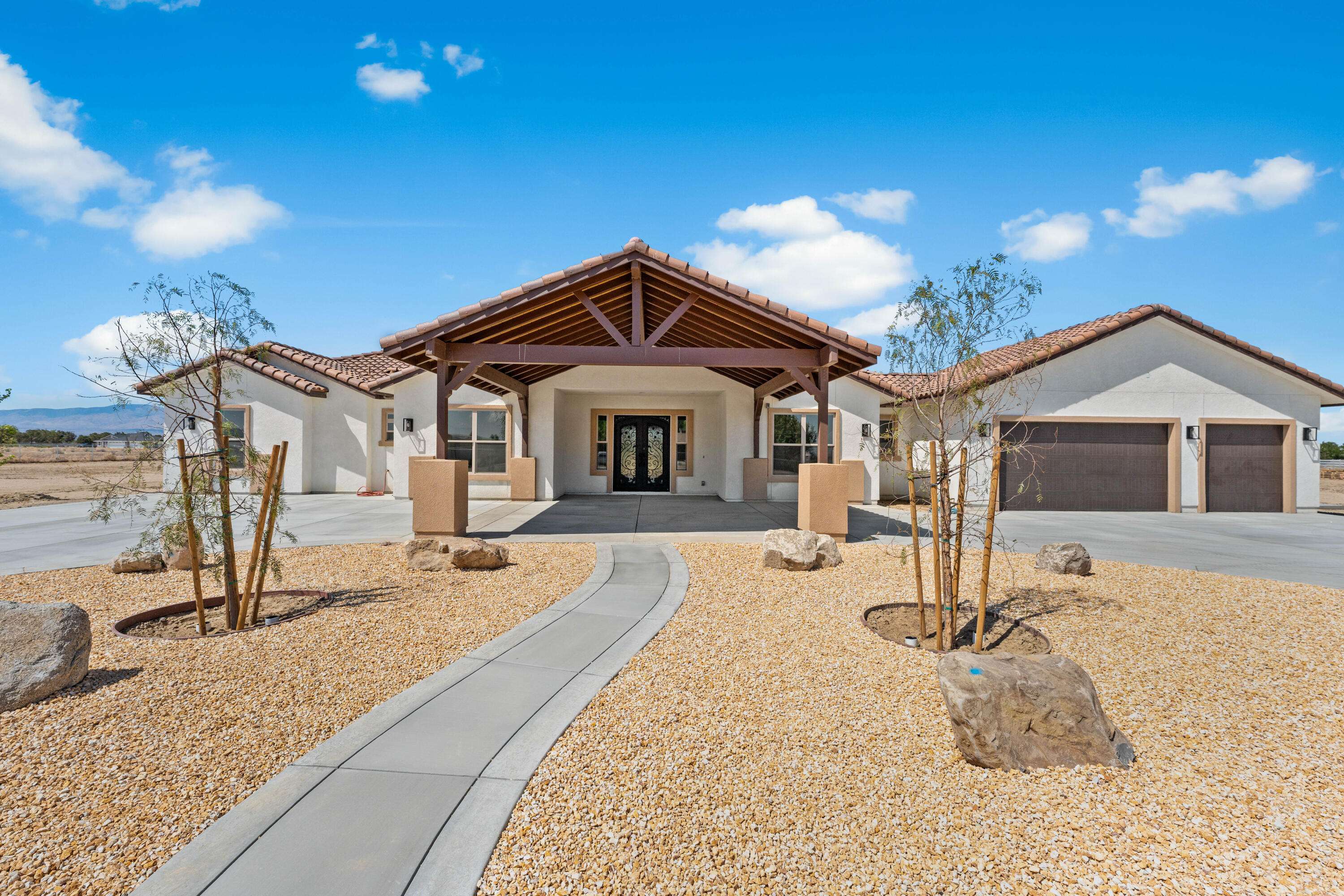 Lancaster, CA 93536,7117 W Ave A 4