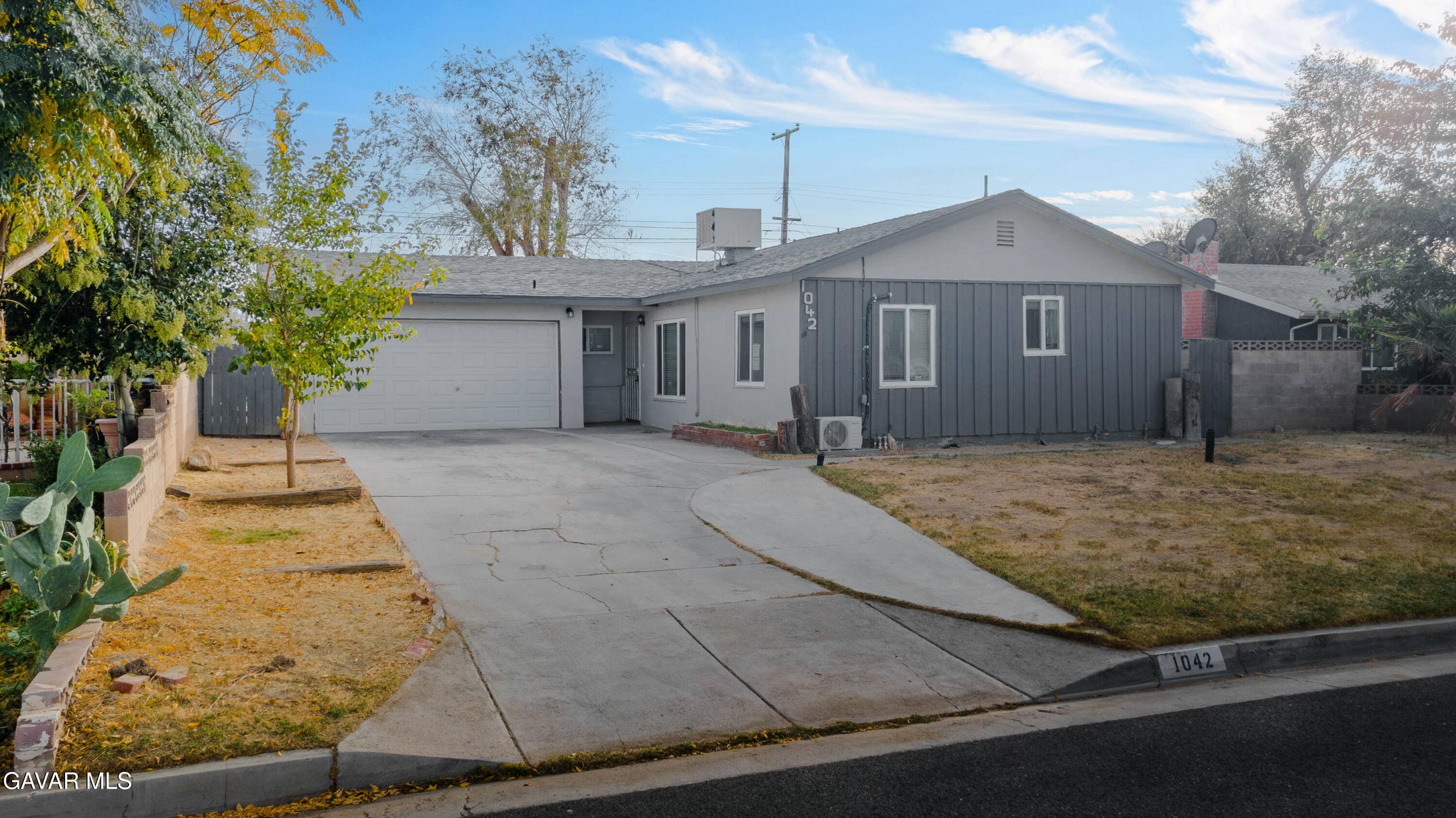 Lancaster, CA 93534,1042 West Avenue J10