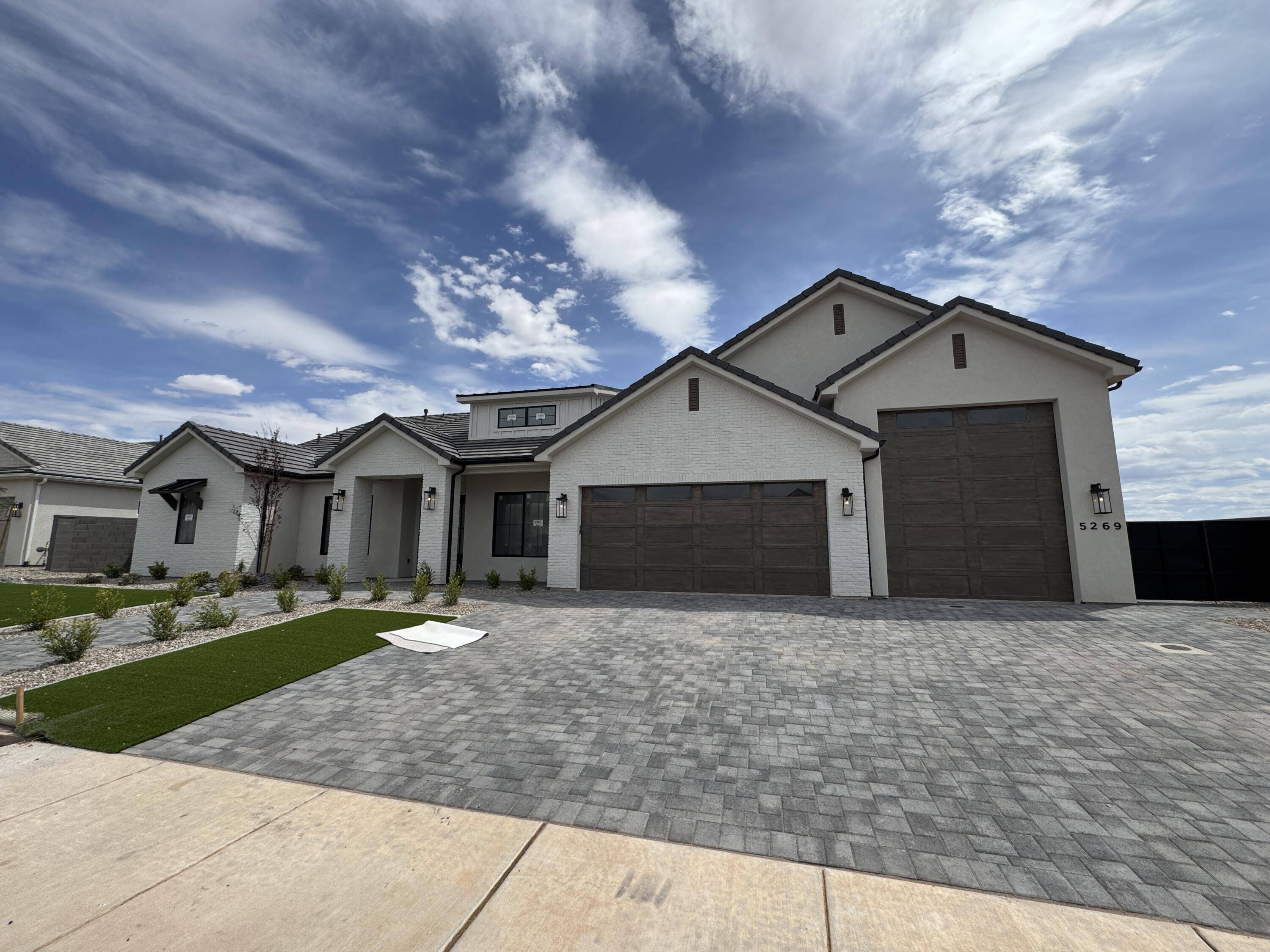 Hurricane, UT 84737,5269 W 2040 S